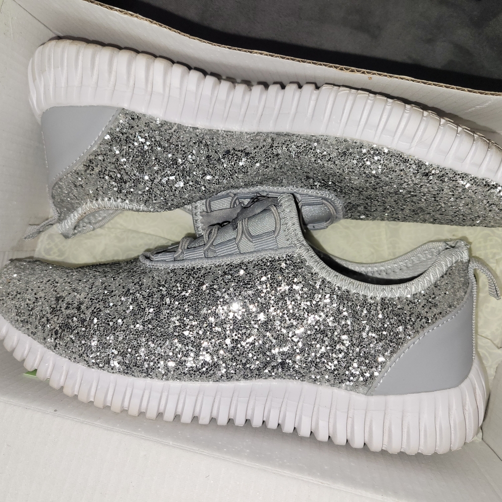 Daisy Fuentes Silver Glitter Sneakers